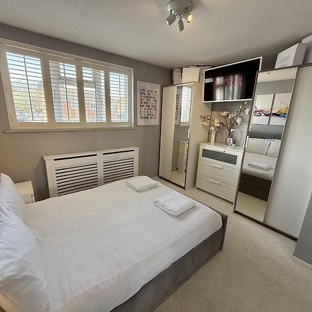 Fantastic 2-Bed House With Parking - Hosted By Hutch Lifestyle Villa Leamington Spa Kültér fotó