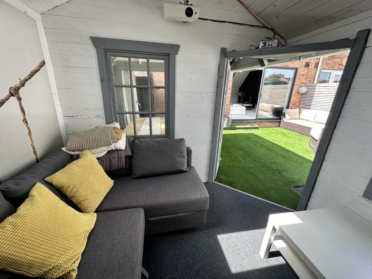 Fantastic 2-Bed House With Parking - Hosted By Hutch Lifestyle Villa Leamington Spa Kültér fotó