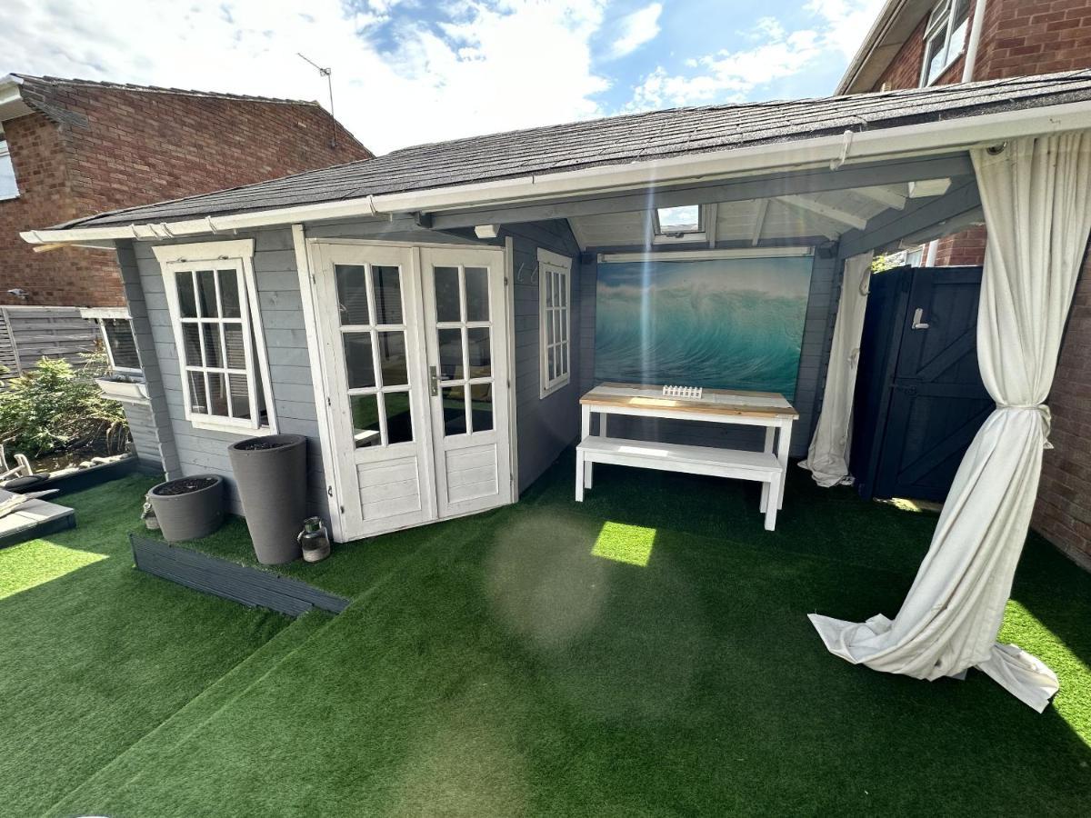 Fantastic 2-Bed House With Parking - Hosted By Hutch Lifestyle Villa Leamington Spa Kültér fotó