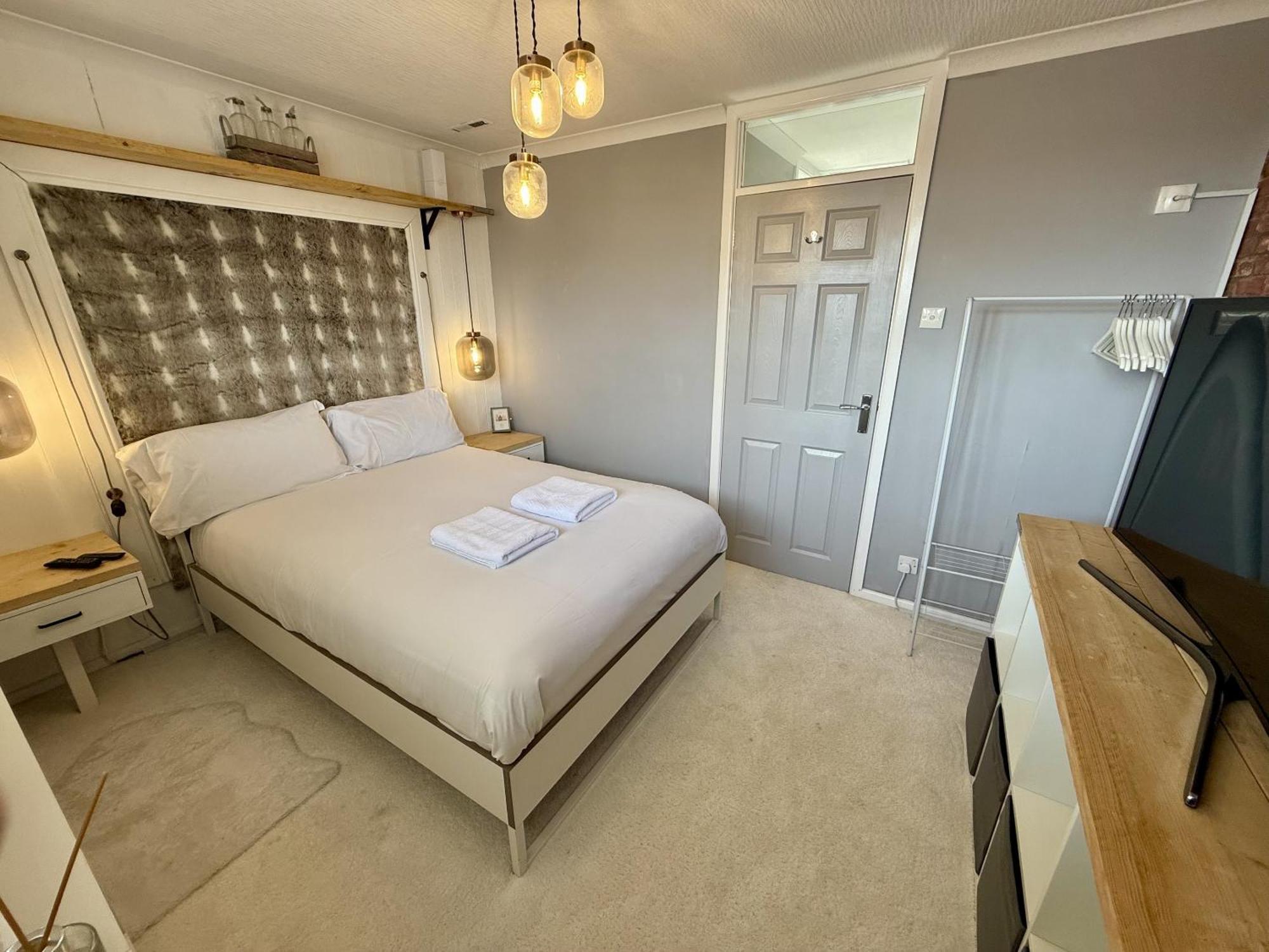 Fantastic 2-Bed House With Parking - Hosted By Hutch Lifestyle Villa Leamington Spa Kültér fotó